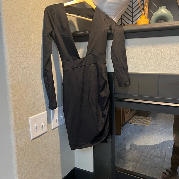 black dress - Picture 1 of 2